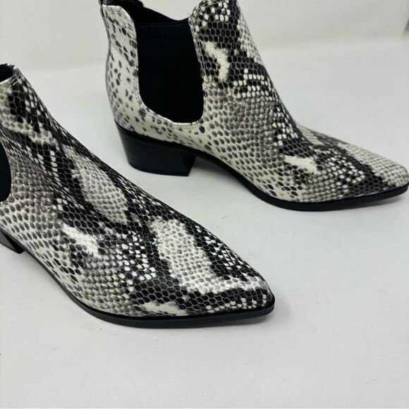 Blondo Snake White Pointed Toe Boots Ankle Booties 7.5 - Picture 4 of 7